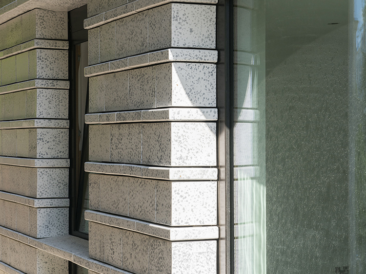  Vicarage Gate 01.jpg 