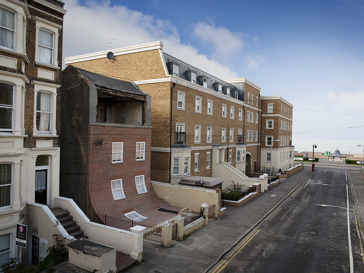  Alex Chinneck 02.jpg 